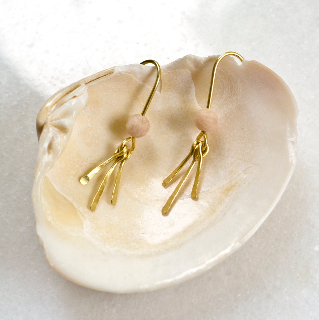 Fransen Ohrhänger mit Sunstone - Schmuck - Gudbling