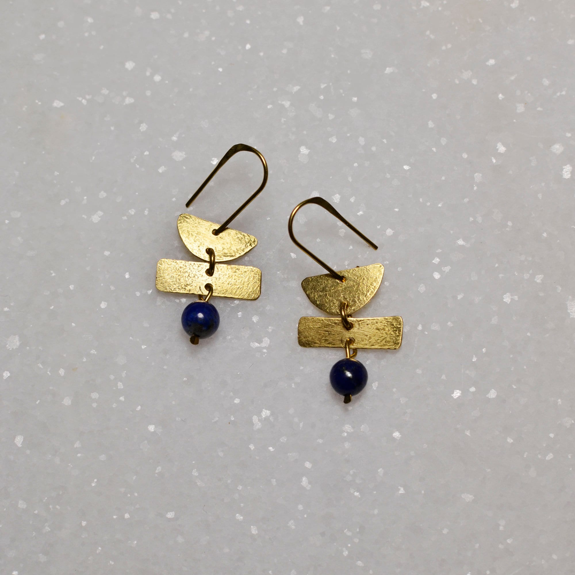 Geometrische Hängeohrringe mit Lapislazuli - Ohrring - Gudbling