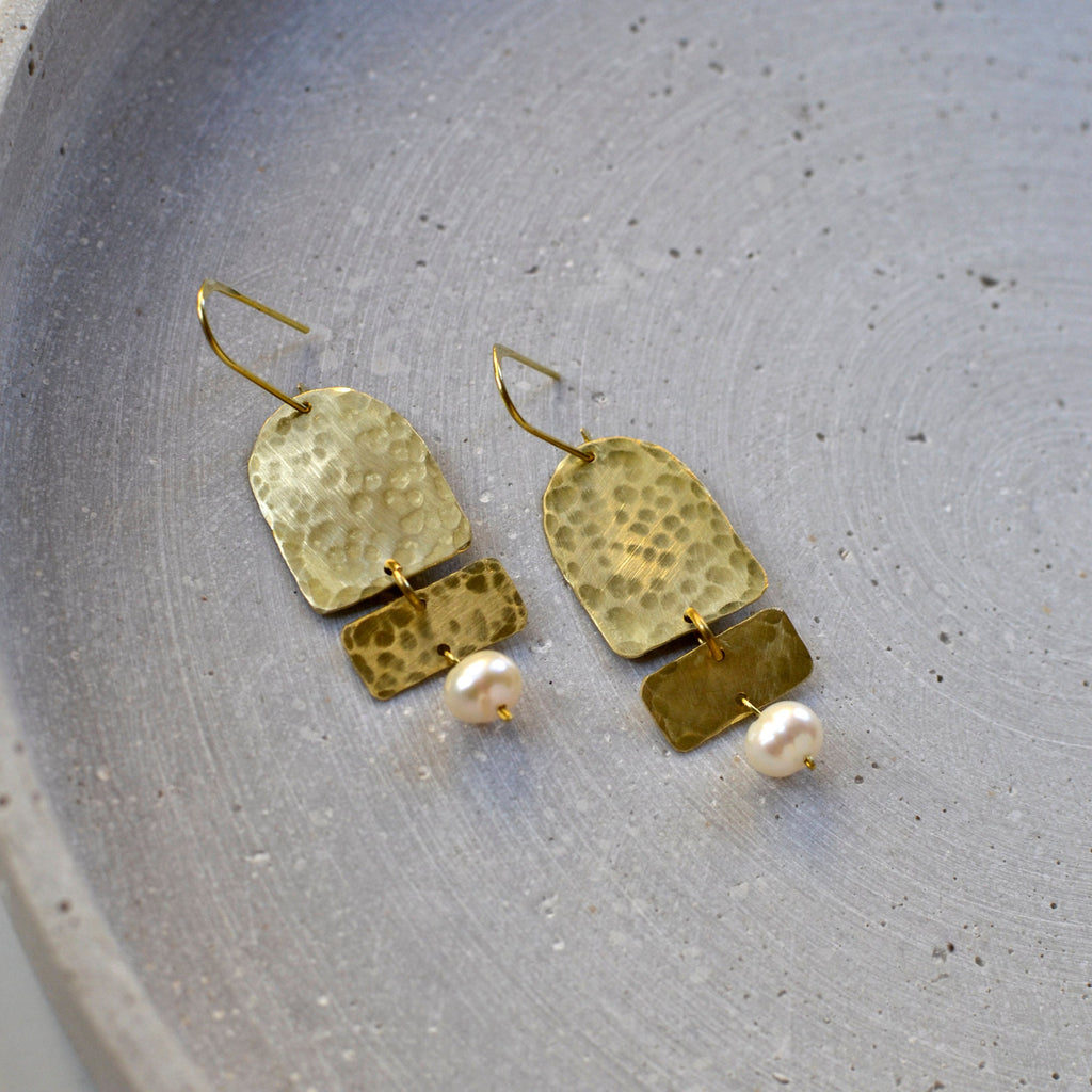 Geometrische Statement Ohrringe mit Süßwasserperlen - Schmuck - Gudbling