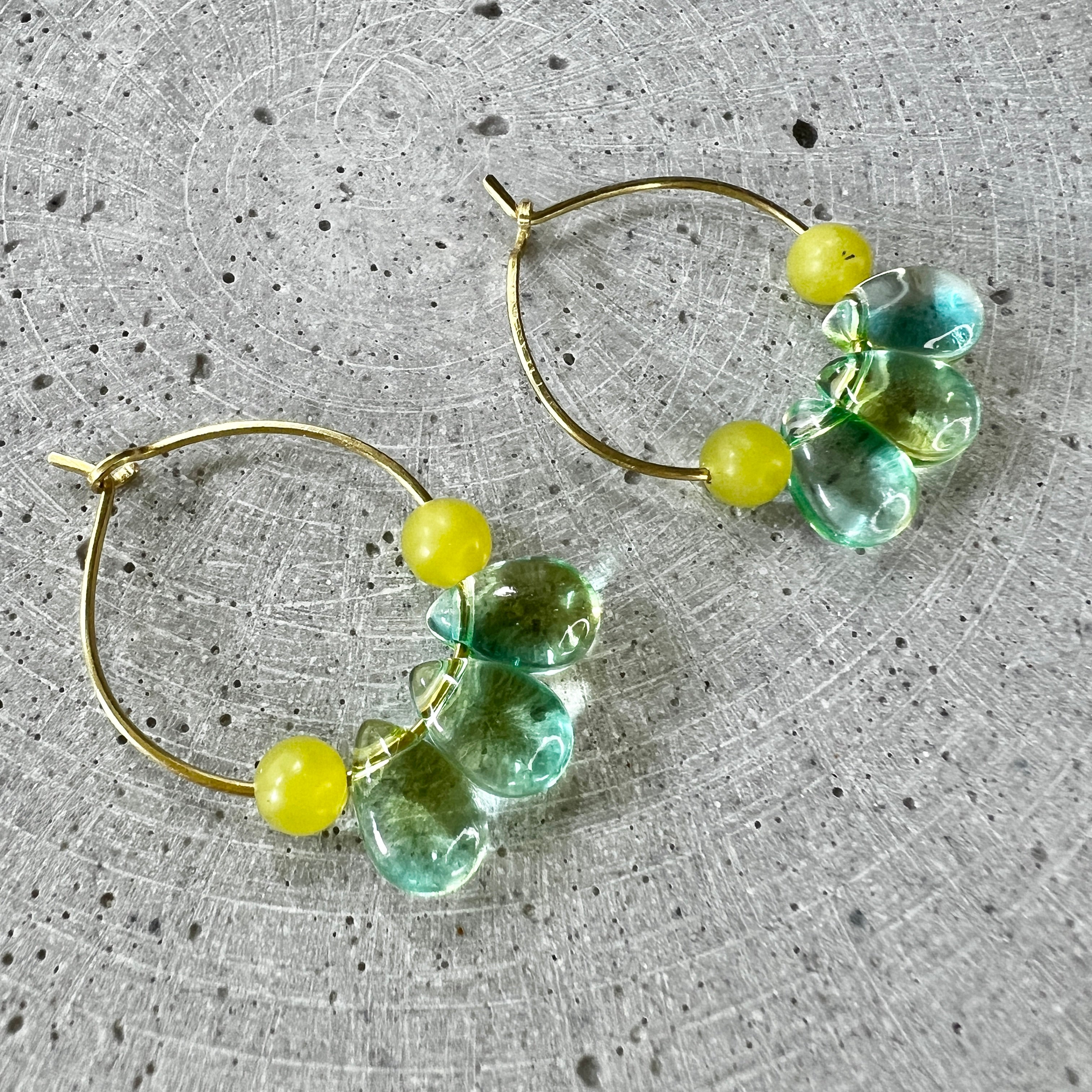 Glastropfen und Zitronen Jade Creolen - Ohrring - Gudbling