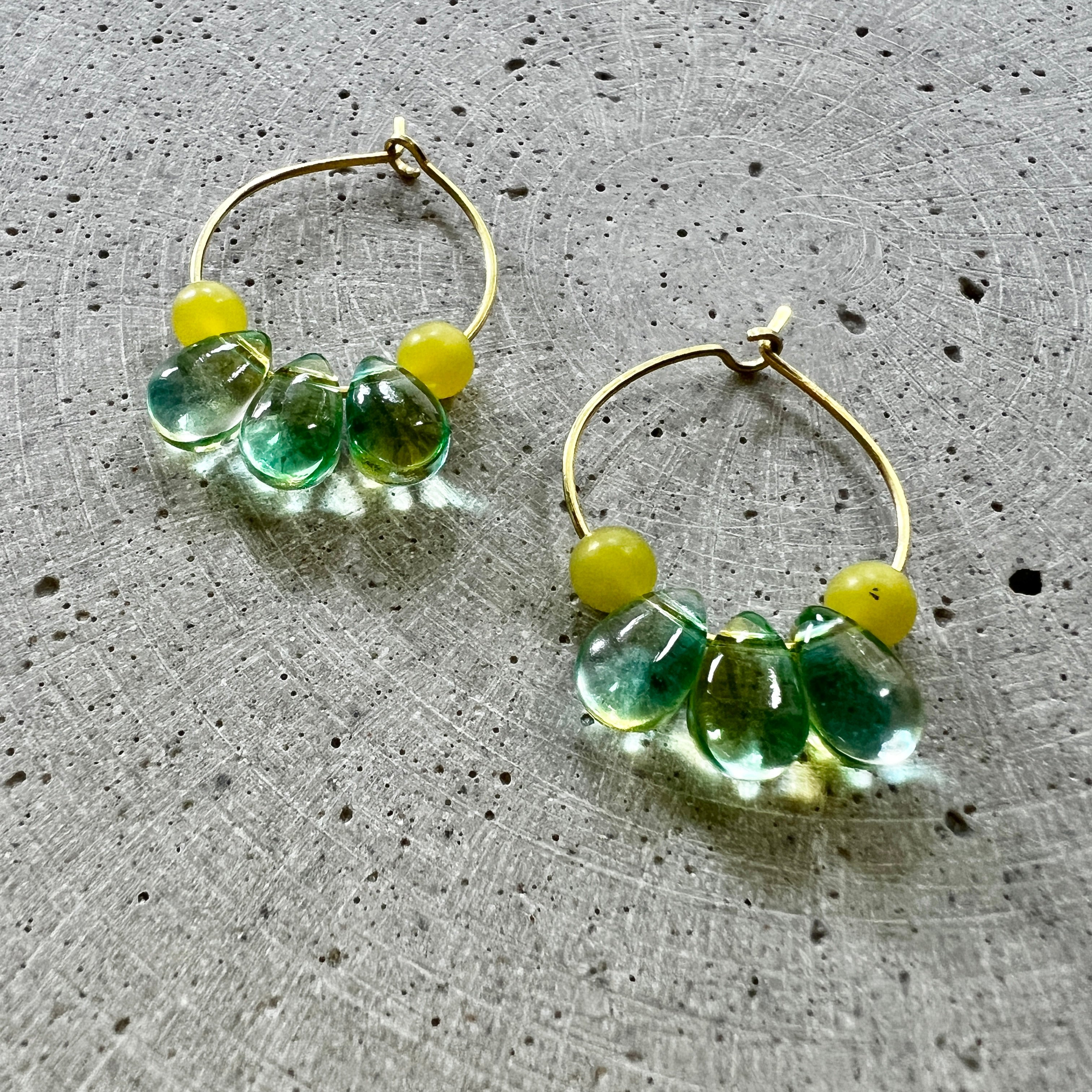 Glastropfen und Zitronen Jade Creolen - Ohrring - Gudbling
