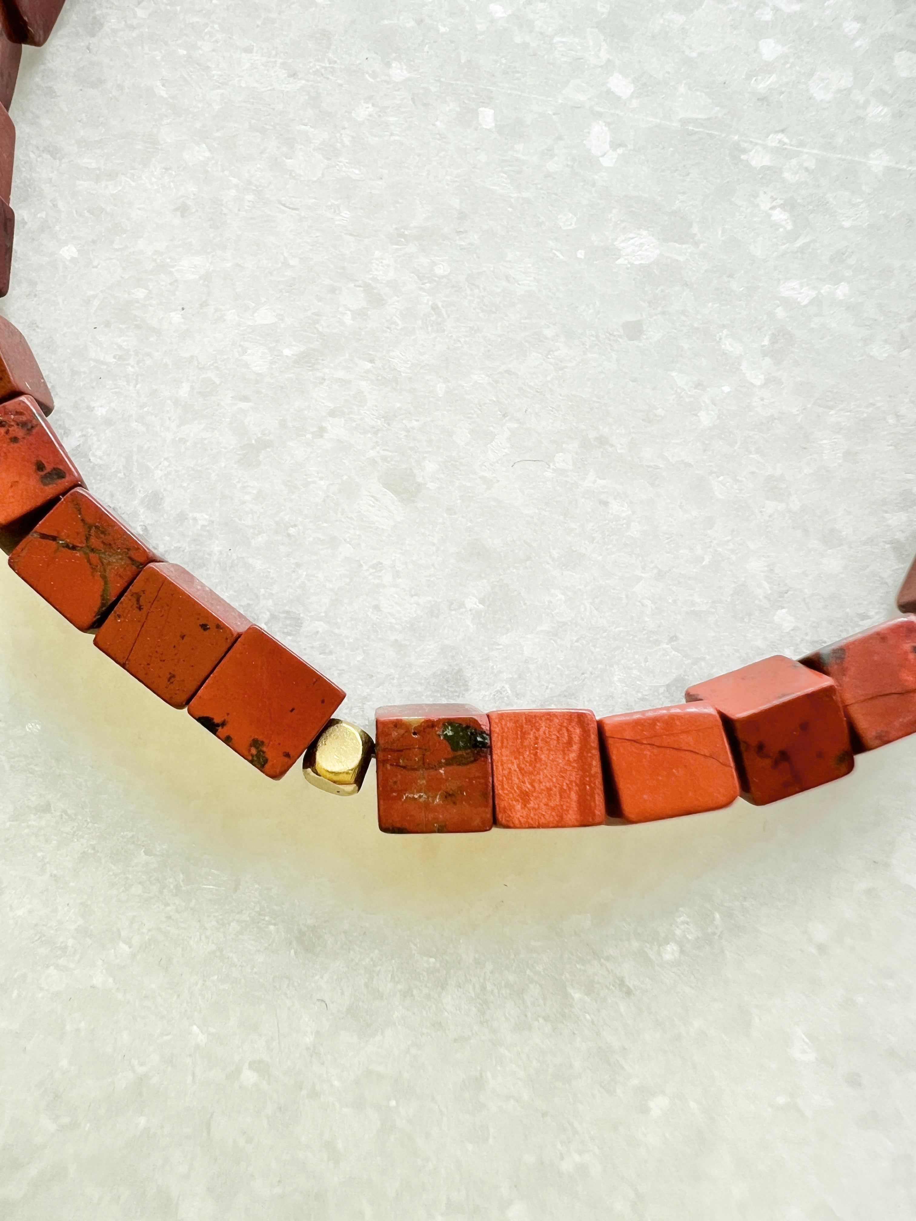 Roter Jaspis Würfel Armband