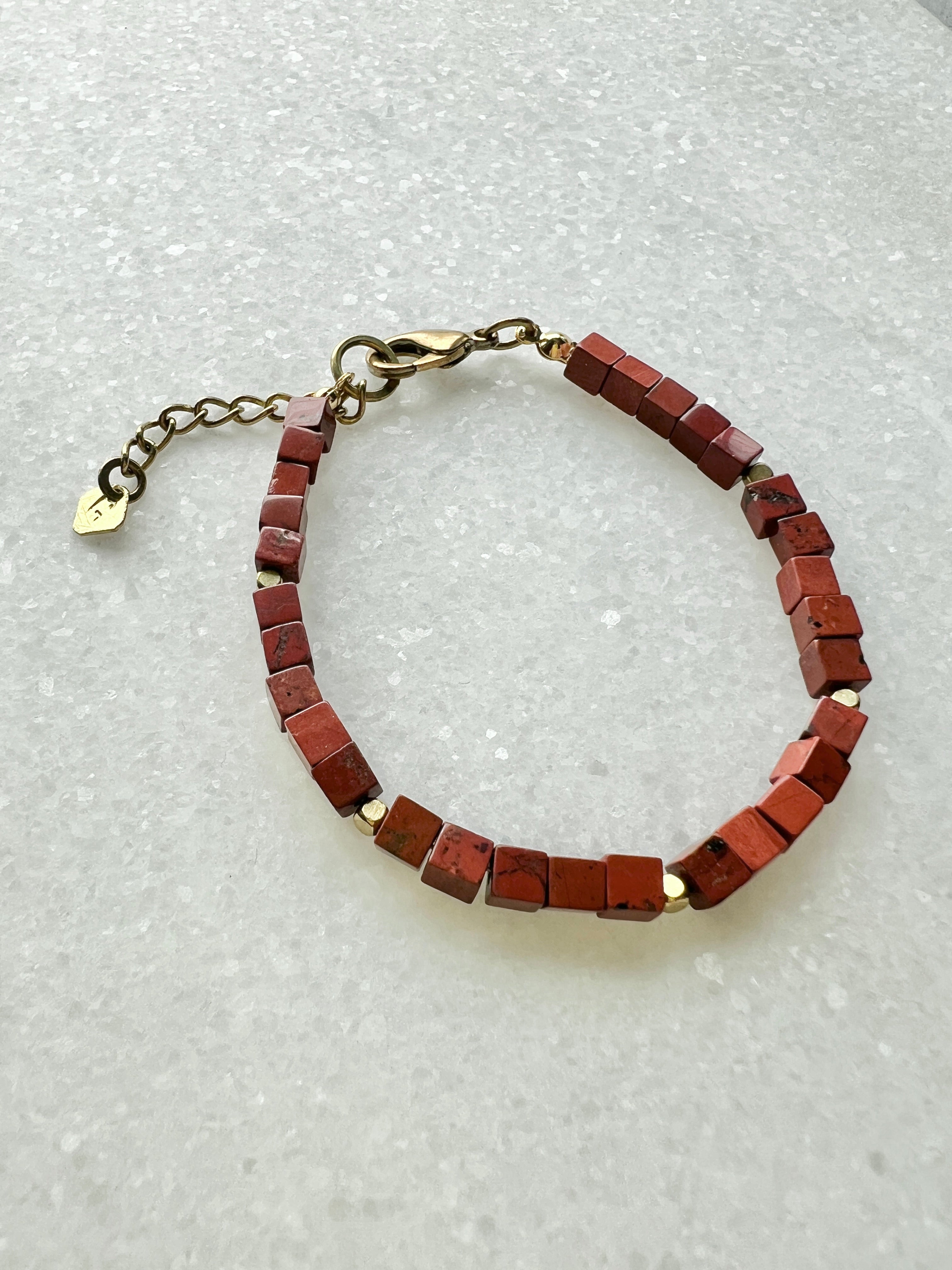 Roter Jaspis Würfel Armband
