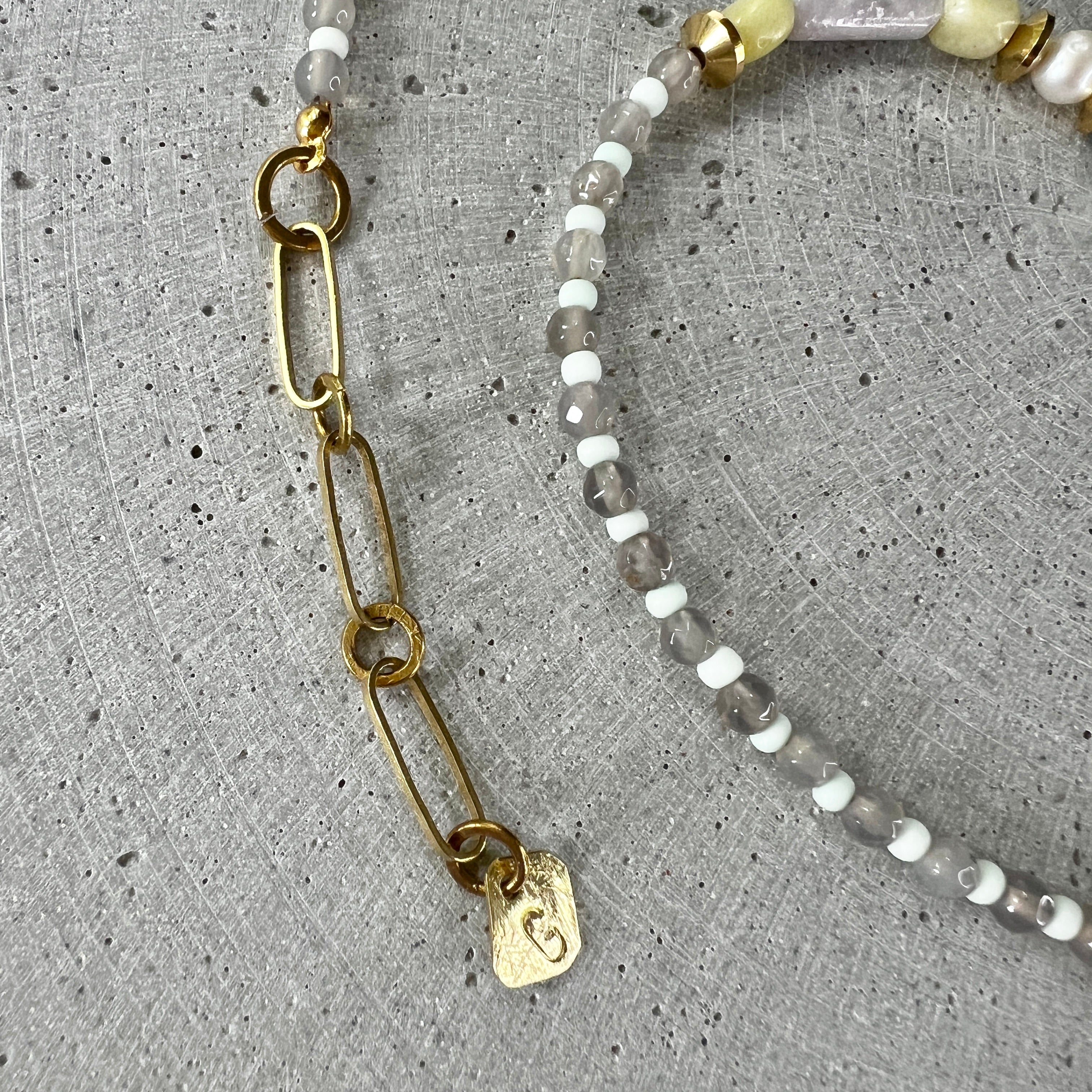 Kurze asymetrische Perlenkette mit Evil Eye Perlen - Halskette - Gudbling