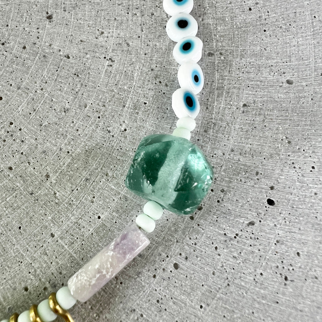 Kurze asymetrische Perlenkette mit Evil Eye Perlen - Halskette - Gudbling