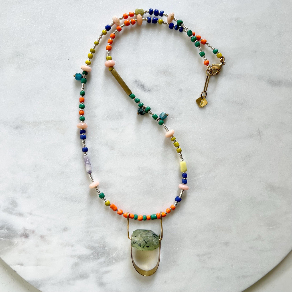 Lange Bunte Schmuckstein und Glasperlen Kette - Schmuck - Gudbling