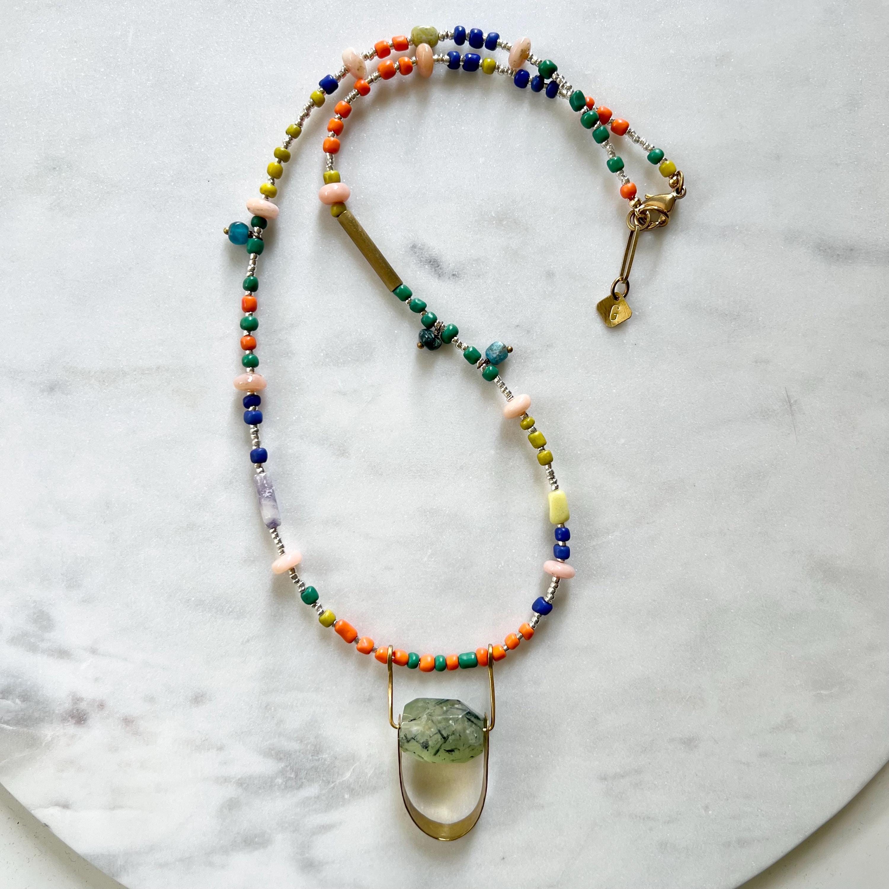 Lange Bunte Schmuckstein und Glasperlen Kette - Schmuck - Gudbling