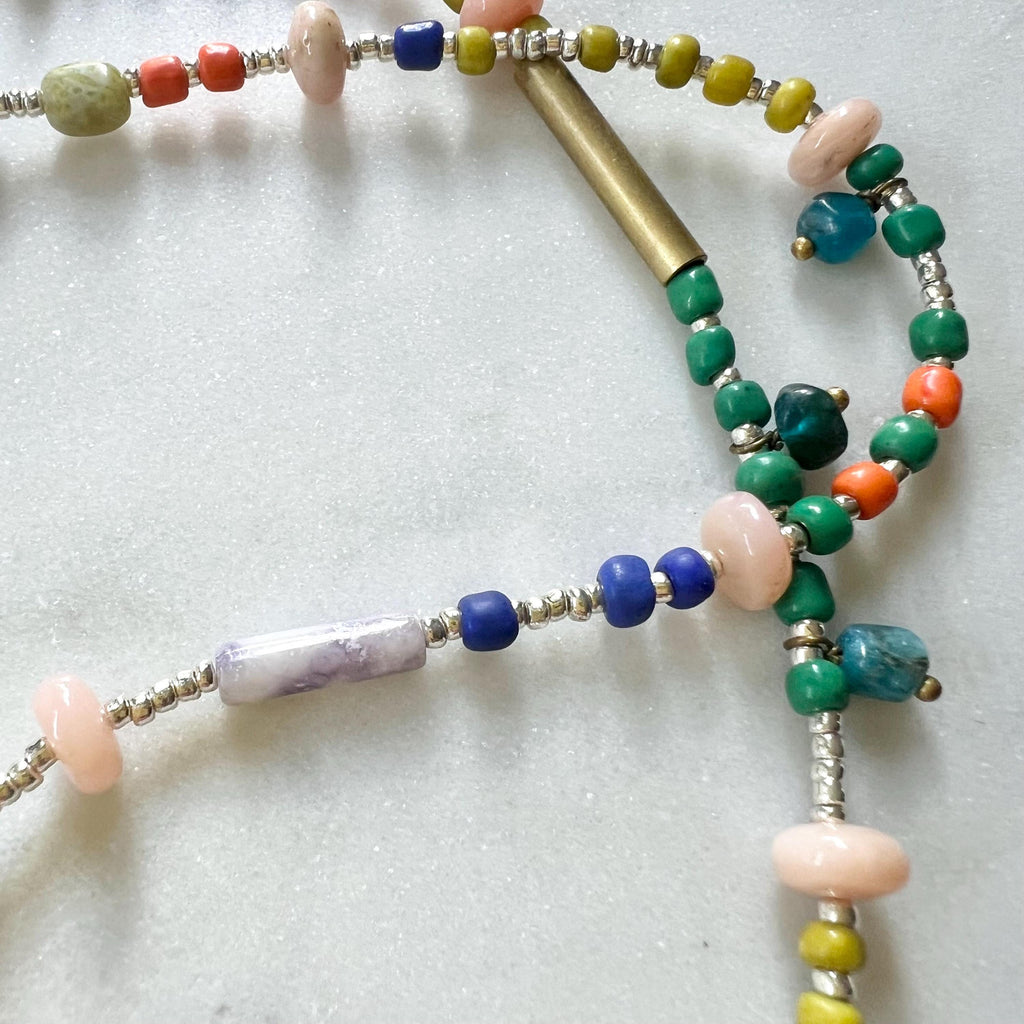 Lange Bunte Schmuckstein und Glasperlen Kette - Schmuck - Gudbling