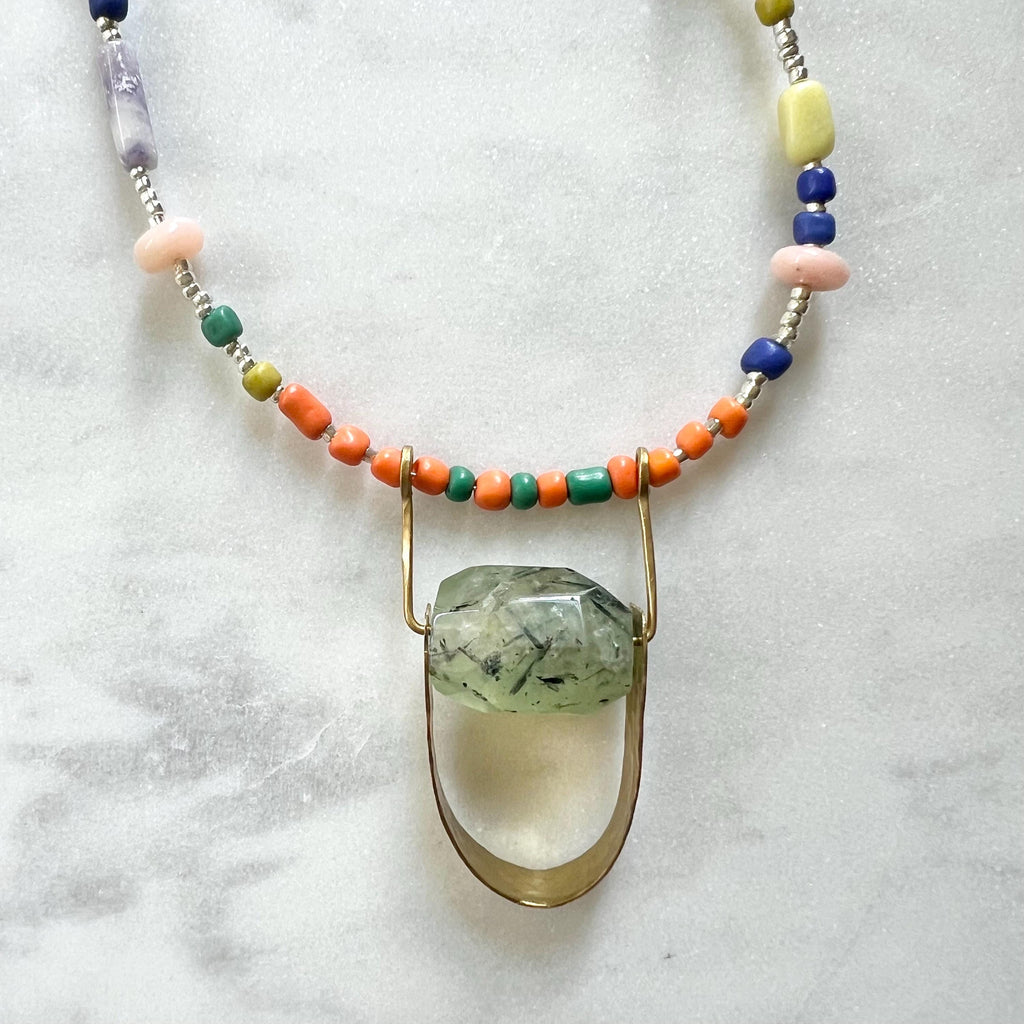 Lange Bunte Schmuckstein und Glasperlen Kette - Schmuck - Gudbling