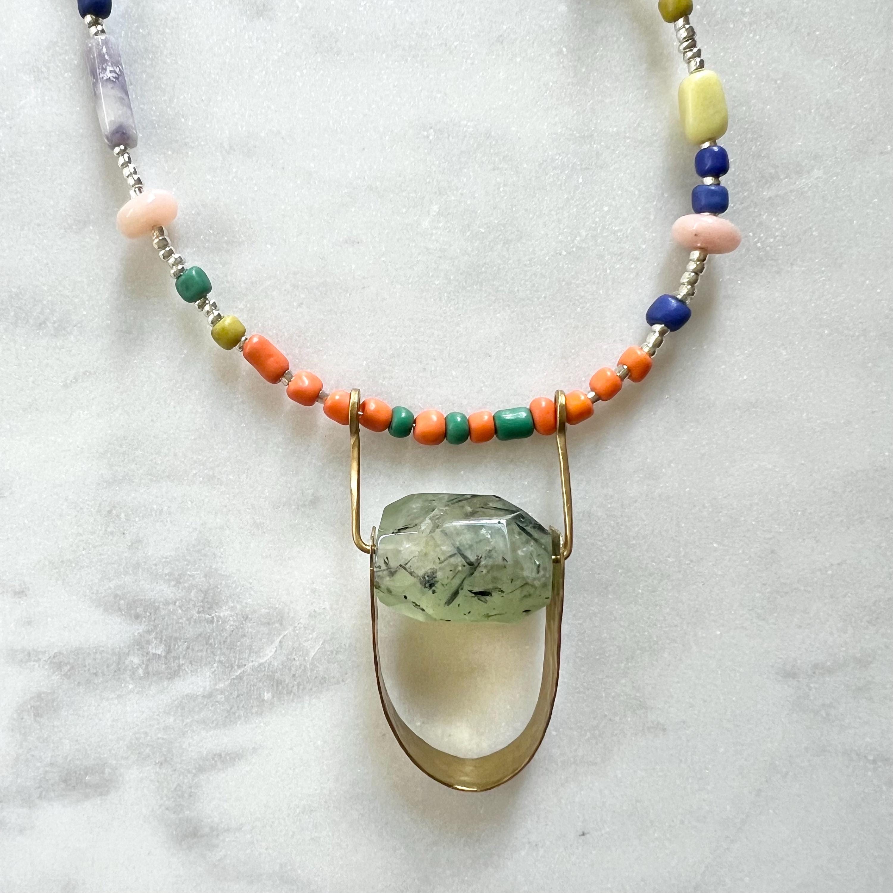 Lange Bunte Schmuckstein und Glasperlen Kette - Schmuck - Gudbling