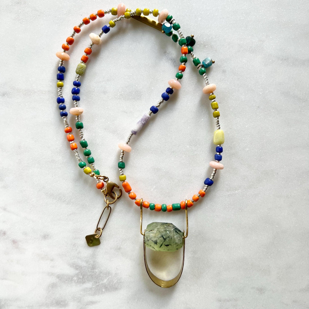 Lange Bunte Schmuckstein und Glasperlen Kette - Schmuck - Gudbling