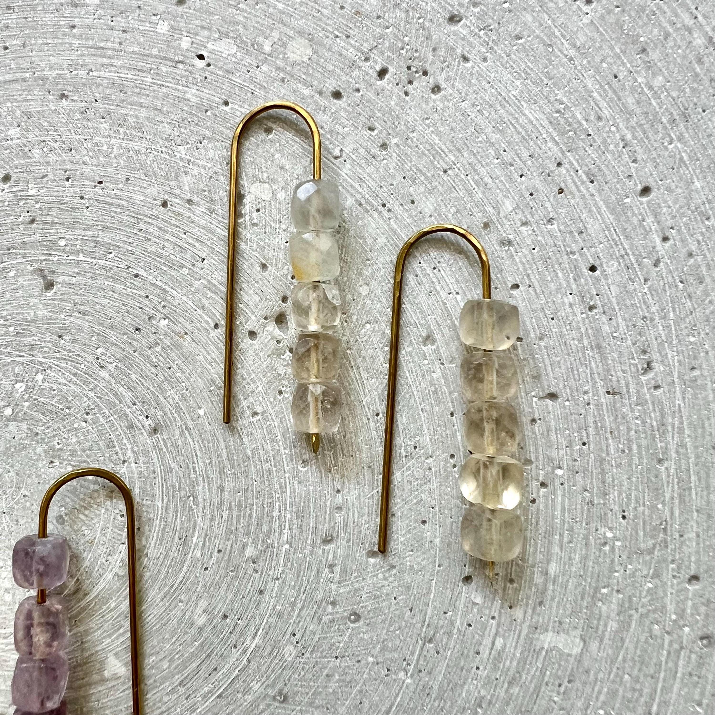 Minimalistische Ohrbögen mit Fluorit - Schmuck - Gudbling