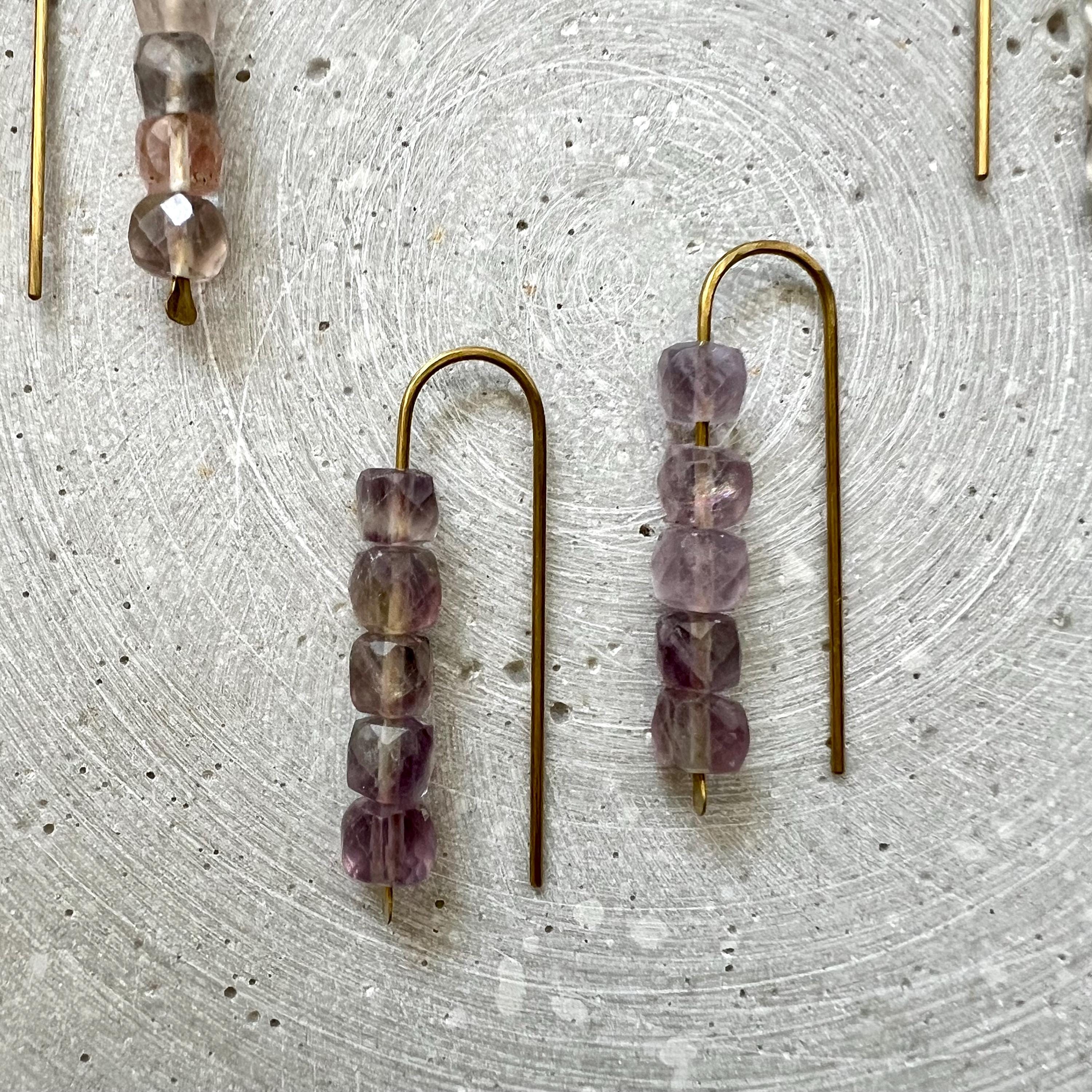 Minimalistische Ohrbögen mit Fluorit - Schmuck - Gudbling