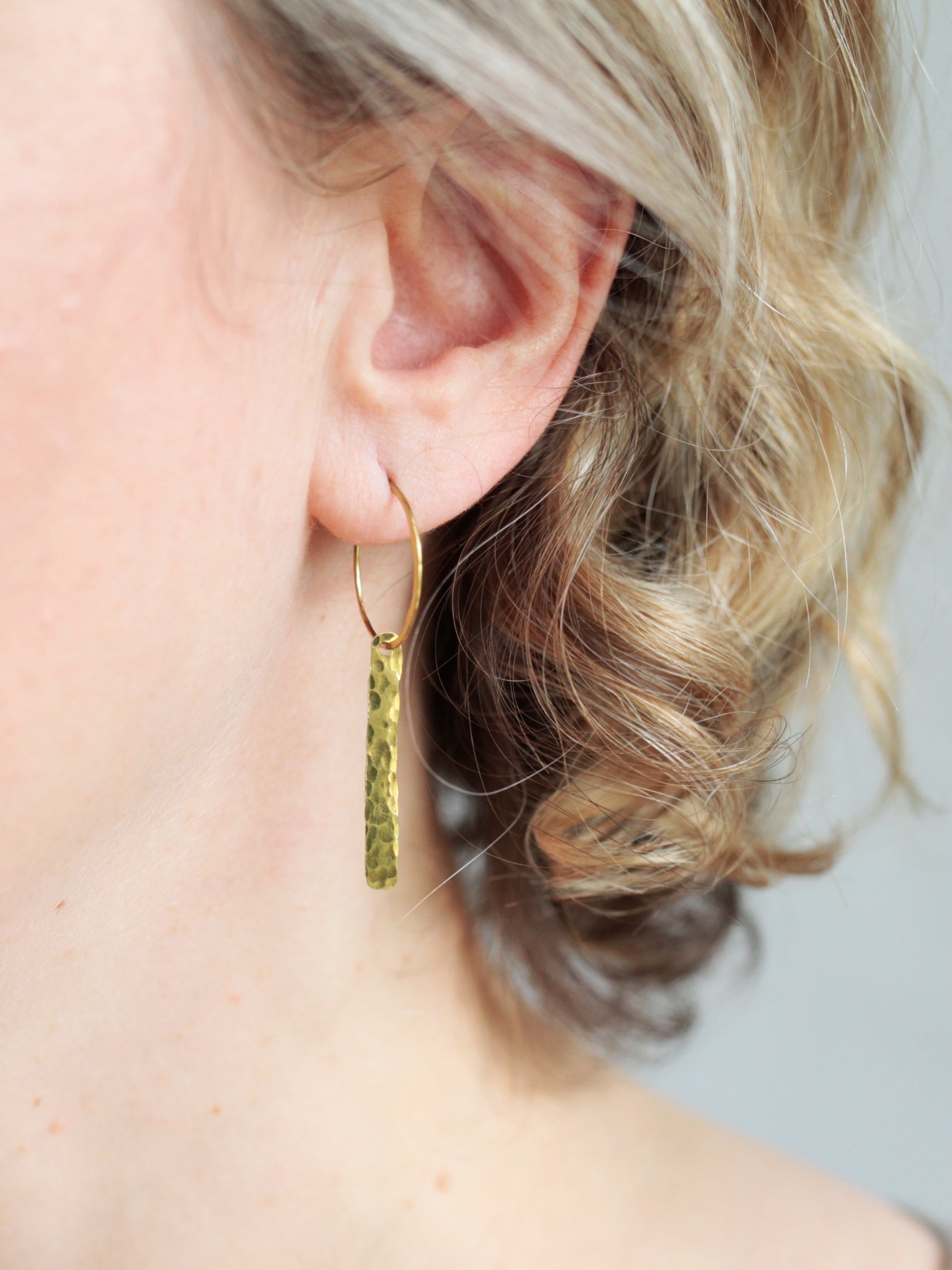 Minimalistische Stab Hoop Ohrringe