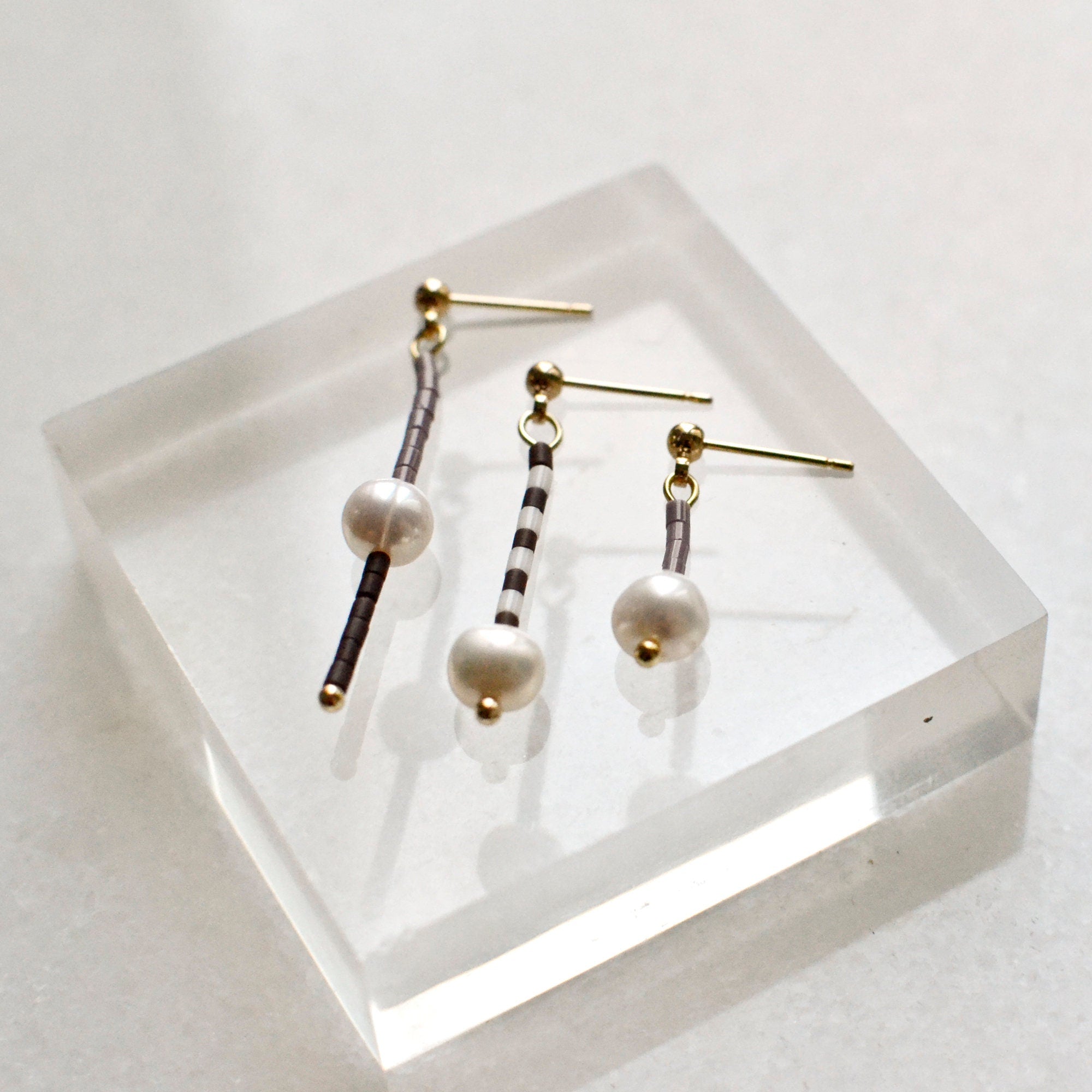 Mix and Match Gestreifte Hängeohrringe - Schmuck - Gudbling