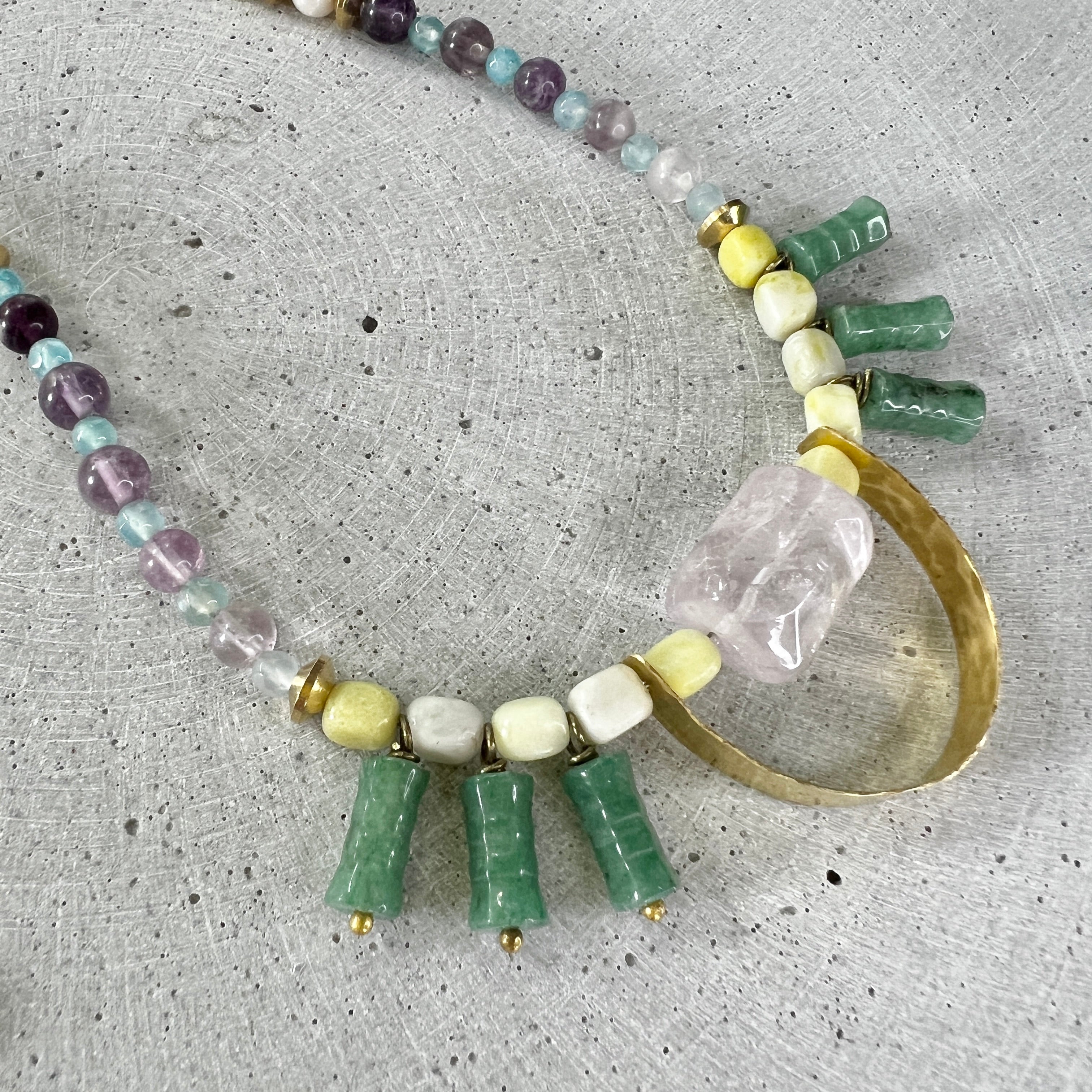 Statement Edelstein Halskette mit Farbverlauf - Halskette - Gudbling