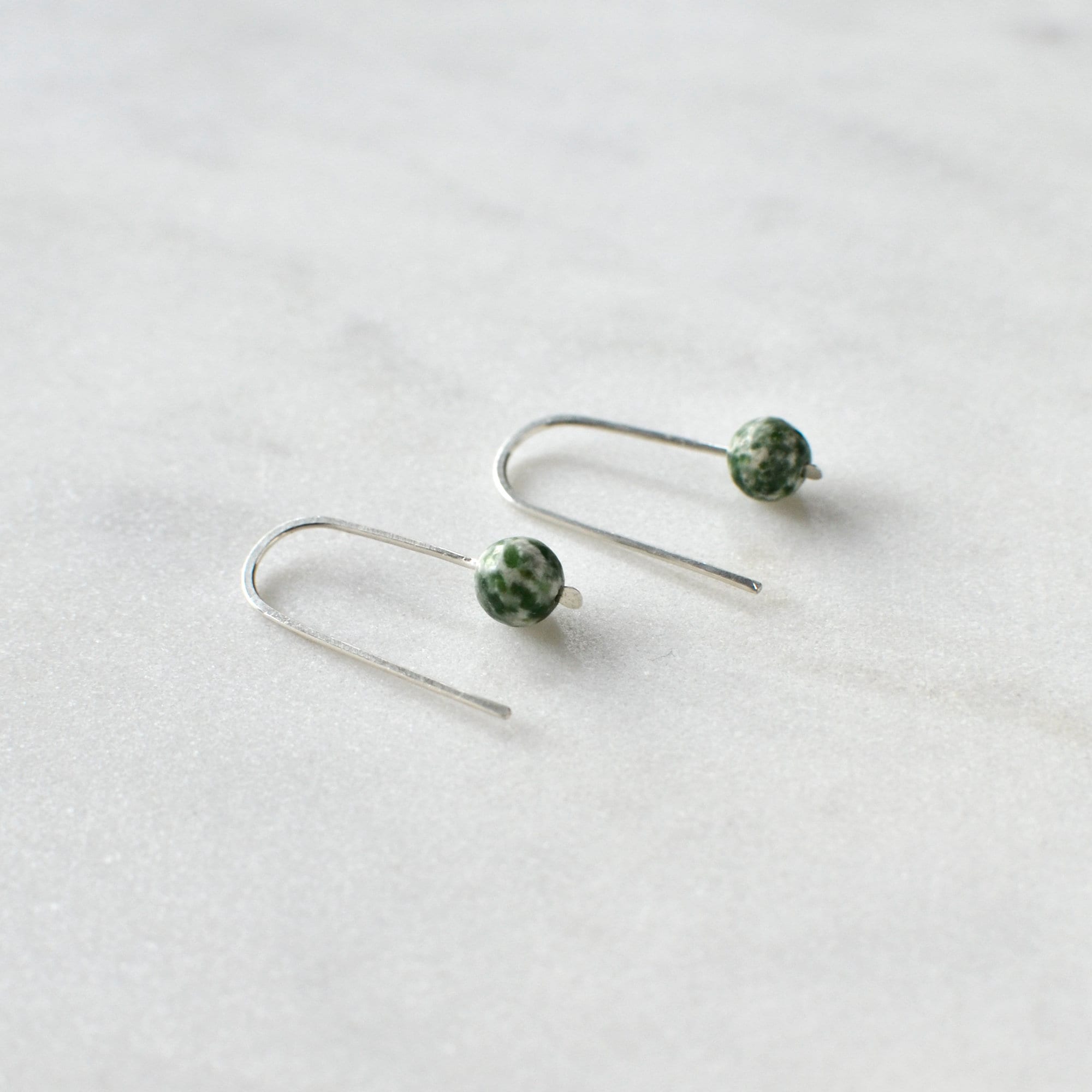 Grün Gefleckter Jaspis Ohrbögen - Schmuck - Gudbling