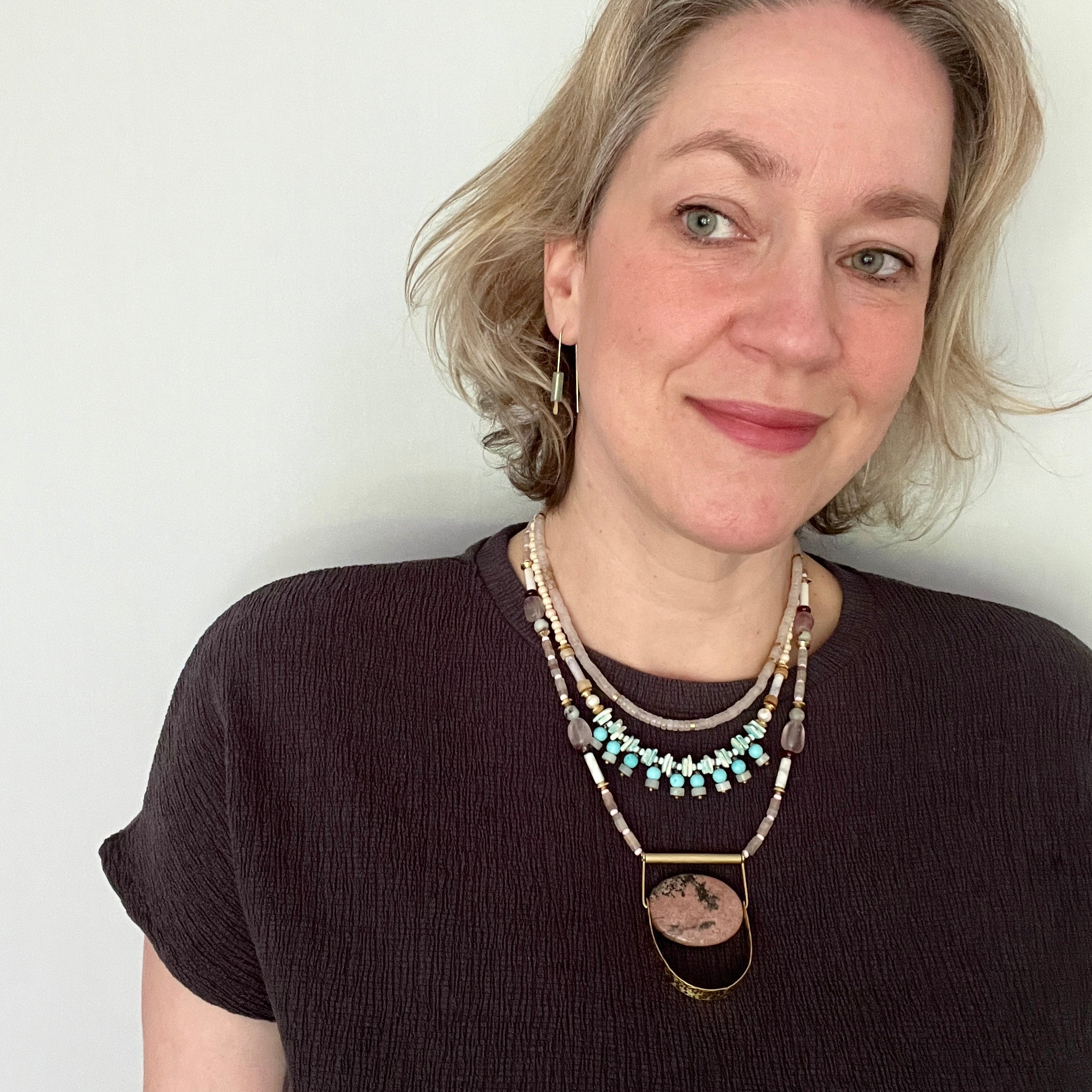 Türkise Statement Bib Halskette mit Muschelperlen - Halskette - Gudbling