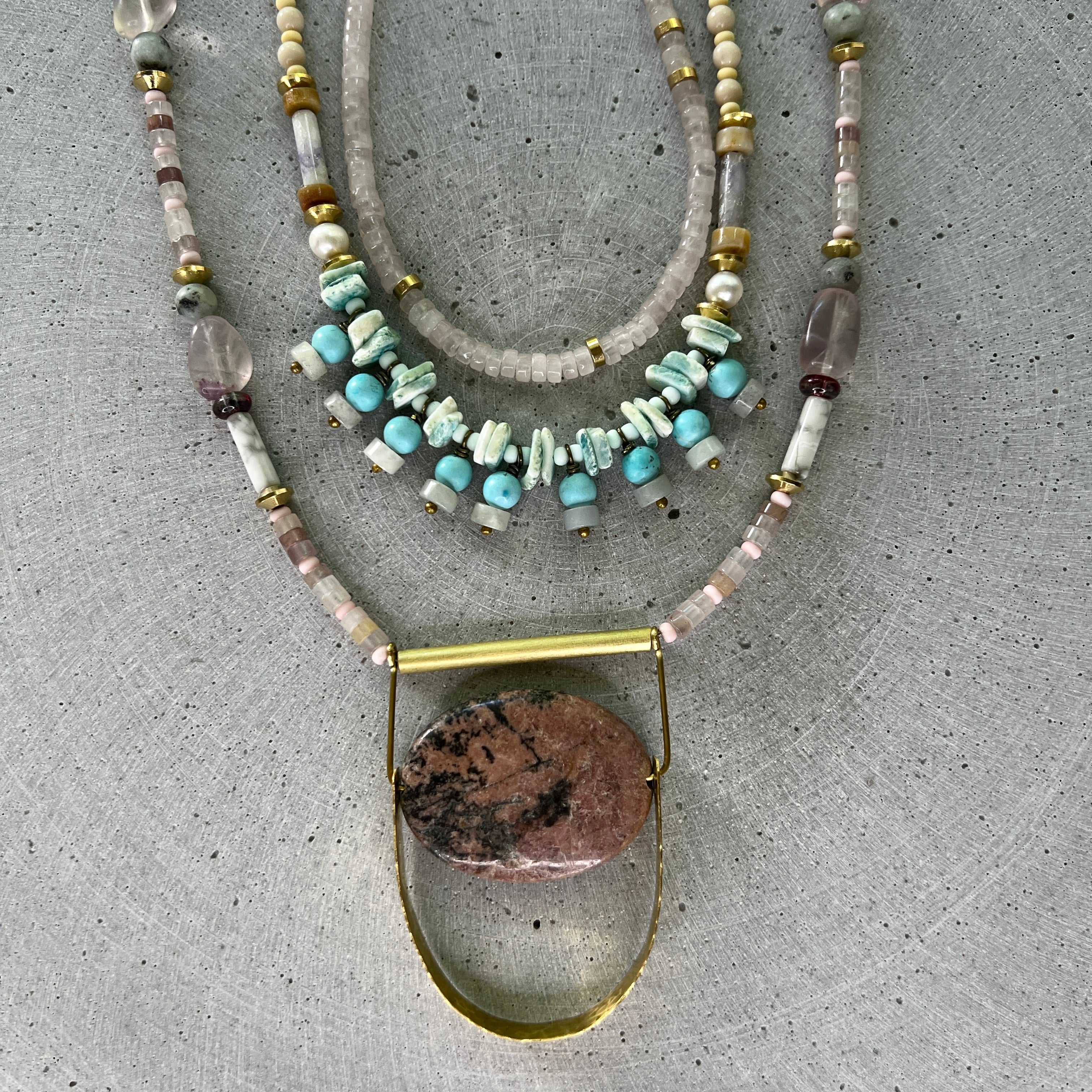 Türkise Statement Bib Halskette mit Muschelperlen - Halskette - Gudbling