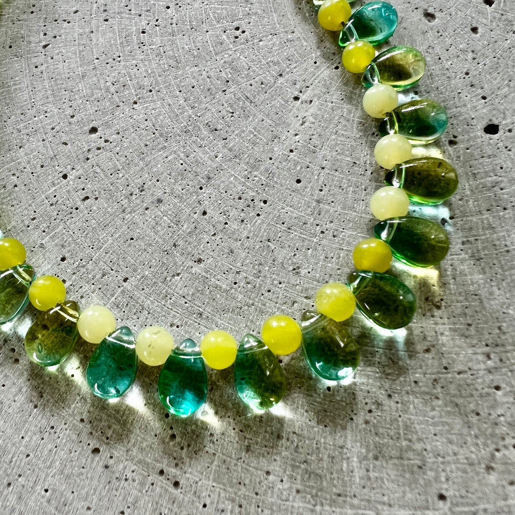 Zitronen Jade und Glastropfen Halskette - Halskette - Gudbling